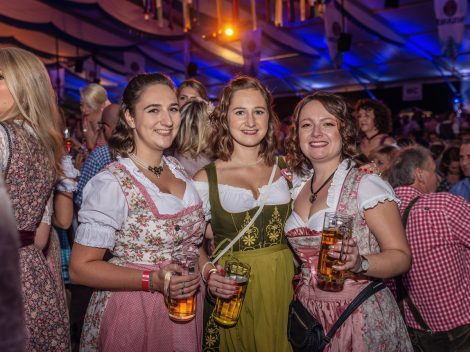 Beste Stimmung beim Hollager Oktoberfest 2019. Foto: Dominik Kluge für Wallenhorster.de