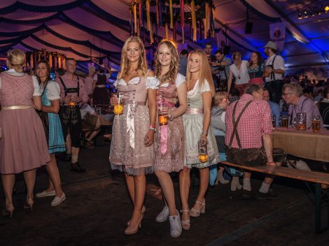 Beste Stimmung beim Hollager Oktoberfest 2019. Foto: Dominik Kluge für Wallenhorster.de