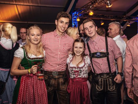 Beste Stimmung beim Hollager Oktoberfest 2019. Foto: Dominik Kluge für Wallenhorster.de