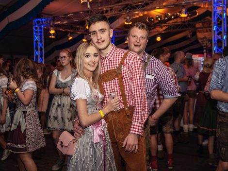 Beste Stimmung beim Hollager Oktoberfest 2019. Foto: Dominik Kluge für Wallenhorster.de