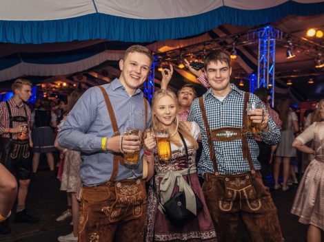 Beste Stimmung beim Hollager Oktoberfest 2019. Foto: Dominik Kluge für Wallenhorster.de