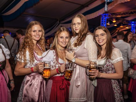 Beste Stimmung beim Hollager Oktoberfest 2019. Foto: Dominik Kluge für Wallenhorster.de