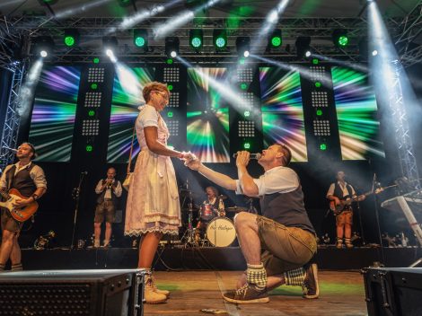 Beste Stimmung beim Hollager Oktoberfest 2019. Foto: Dominik Kluge für Wallenhorster.de