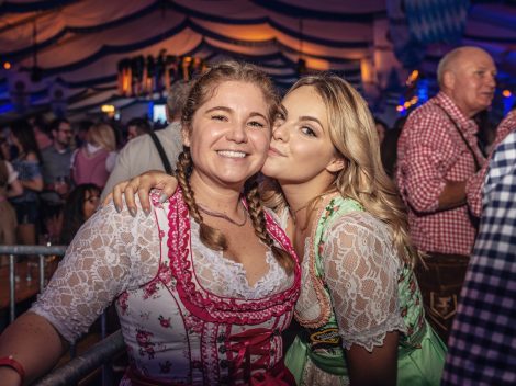 Beste Stimmung beim Hollager Oktoberfest 2019. Foto: Dominik Kluge für Wallenhorster.de