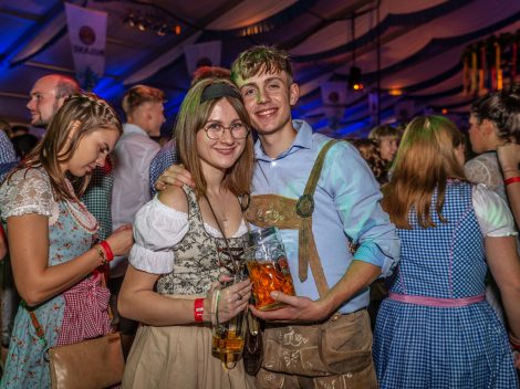 Beste Stimmung beim Hollager Oktoberfest 2019. Foto: Dominik Kluge für Wallenhorster.de