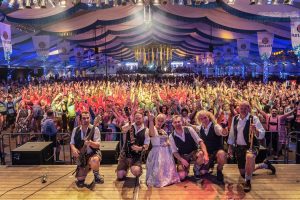Die Münchner Band 089 beim Hollager Oktoberfest 2019. Foto: Dominik Kluge für Wallenhorster.de