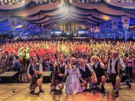 Die Münchner Band 089 beim Hollager Oktoberfest 2019. Foto: Dominik Kluge für Wallenhorster.de