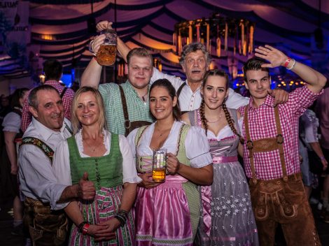 Beste Stimmung beim Hollager Oktoberfest 2019. Foto: Dominik Kluge für Wallenhorster.de