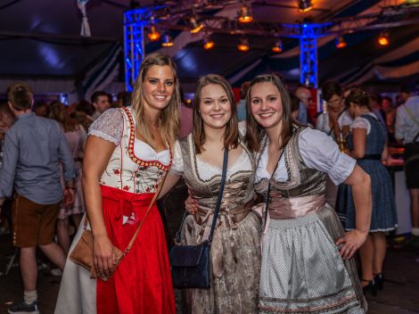 Beste Stimmung beim Hollager Oktoberfest 2019. Foto: Dominik Kluge für Wallenhorster.de