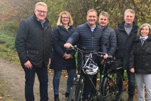 Die Mitglieder der SPD/FDP-Ratsgruppe (v.l.) Norbert Hörnschemeyer, Sabine Steinkamp, Guido Pott, Hans Stegemann, Hubert Pohlmann und Ulrike Gering freuen sich über die Landesmittel für den Ausbau der östlichen Uhlandstraße. Foto: Büro Guido Pott