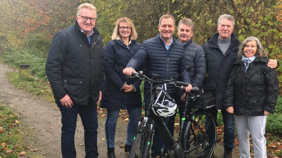 Die Mitglieder der SPD/FDP-Ratsgruppe (v.l.) Norbert Hörnschemeyer, Sabine Steinkamp, Guido Pott, Hans Stegemann, Hubert Pohlmann und Ulrike Gering freuen sich über die Landesmittel für den Ausbau der östlichen Uhlandstraße. Foto: Büro Guido Pott