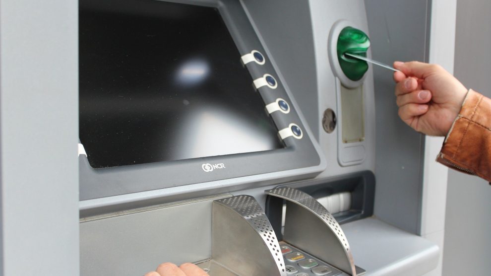 Einen Geldautomaten der OLB Bank soll es auch weiterhin in Wallenhorst geben. Der Standort ist derzeit noch ungewiss. Symbolfoto: Pixabay / Peggy_Marco