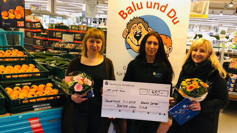 Von links: Frau Niebuhr (Balu und Du), Sandra Völkers (EDEKA) und Ewelina Gocalek (LC Osnabrück) bei der Scheckübergabe. Foto: LC Osnabrück