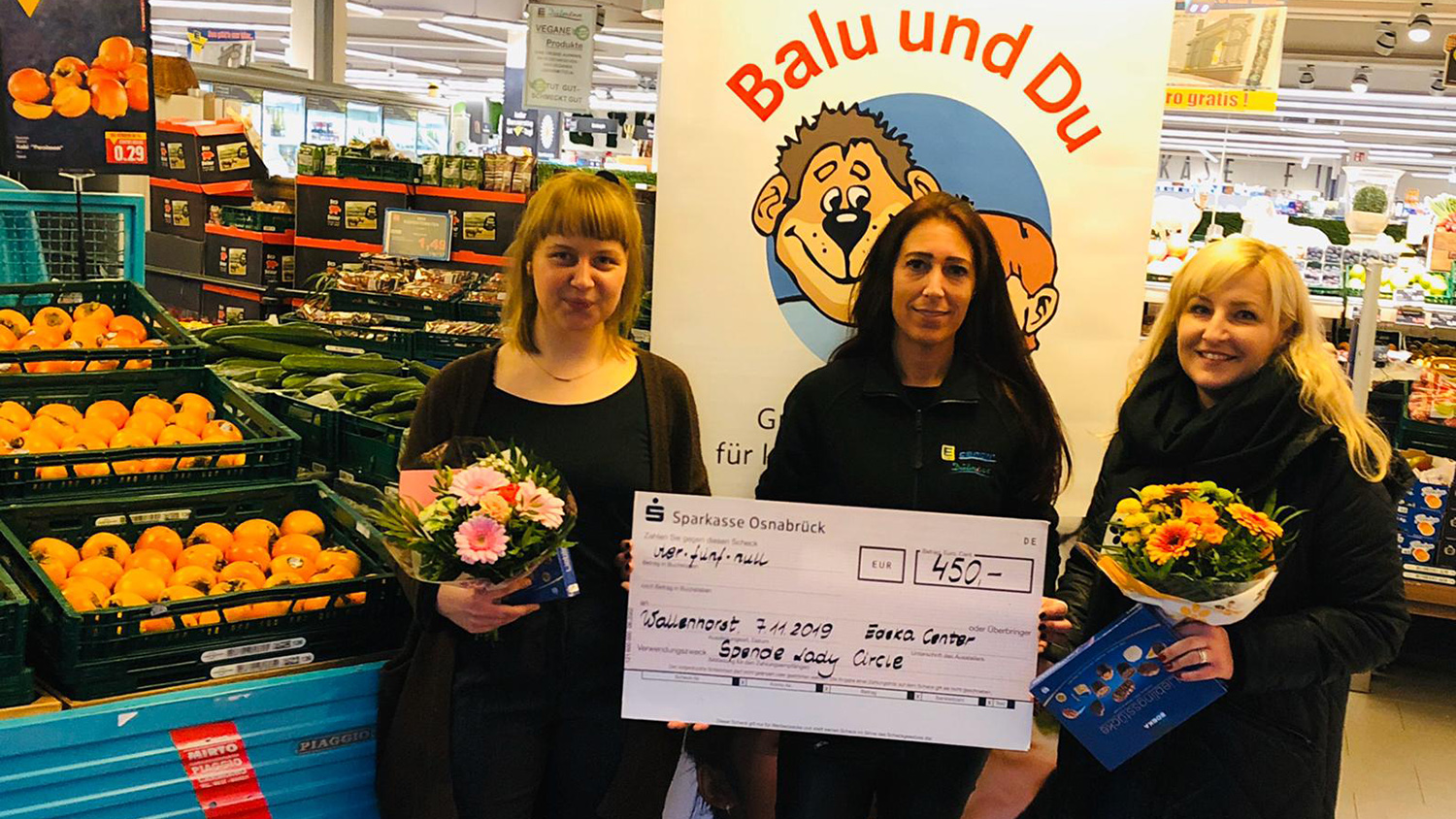 Von links: Frau Niebuhr (Balu und Du), Sandra Völkers (EDEKA) und Ewelina Gocalek (LC Osnabrück) bei der Scheckübergabe. Foto: LC Osnabrück