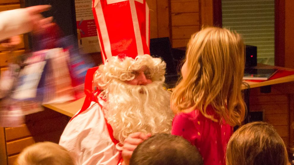 St. Nikolaus besucht die Kinder der Kolpingsfamilie Hollage. Foto: André Thöle