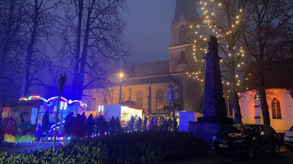 Das Budendorf auf dem gemütlichen Wallenhorster Weihnachtsmarkt 2019. Foto: Rothermundt / Wallenhorster.de