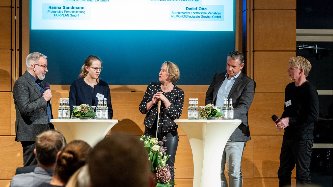 Podiumsdiskussion zu inklusivem Führen: Bernd Kulgemeyer, Hanna Sandmann, Dörte Maack, Christian Deing und Detlef Otte (von links). Foto: Thomas Remme / Gemeinde Wallenhorst