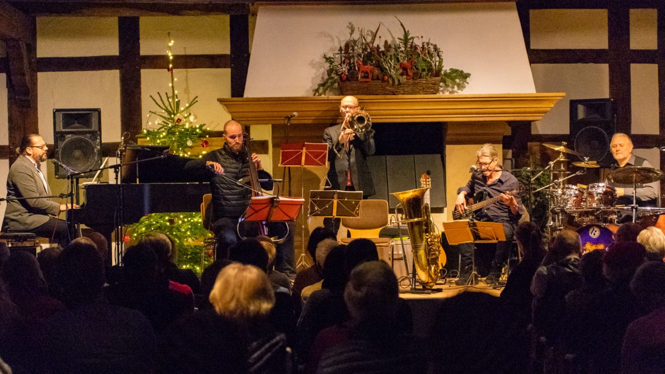 Die Hofstelle Duling in Wallenhorst bietet mit ihrem besonderen Ambiente alljährlich den passenden Rahmen für die Weihnachtskonzerte von Ombre di Luci. Foto: Gemeinde Wallenhorst / André Thöle