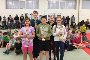 Ehrung auf der Weihnachtsfeier der Hollager Judoka. Foto: Blau-Weiss Hollage