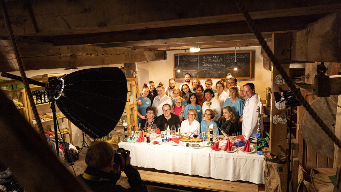 Das Ärzte- und Pflegeteam präsentiert sich auf 22 Fotografien mit ungewohnten Inneneinsichten. Foto: Clean Fotostudio Wallenhorst