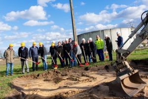 Erster Spatenstich zum Bau des neuen Betriebsgebäudes an der Kläranlage Barlager Esch. Foto: André Thöle / Gemeinde Wallenhorst