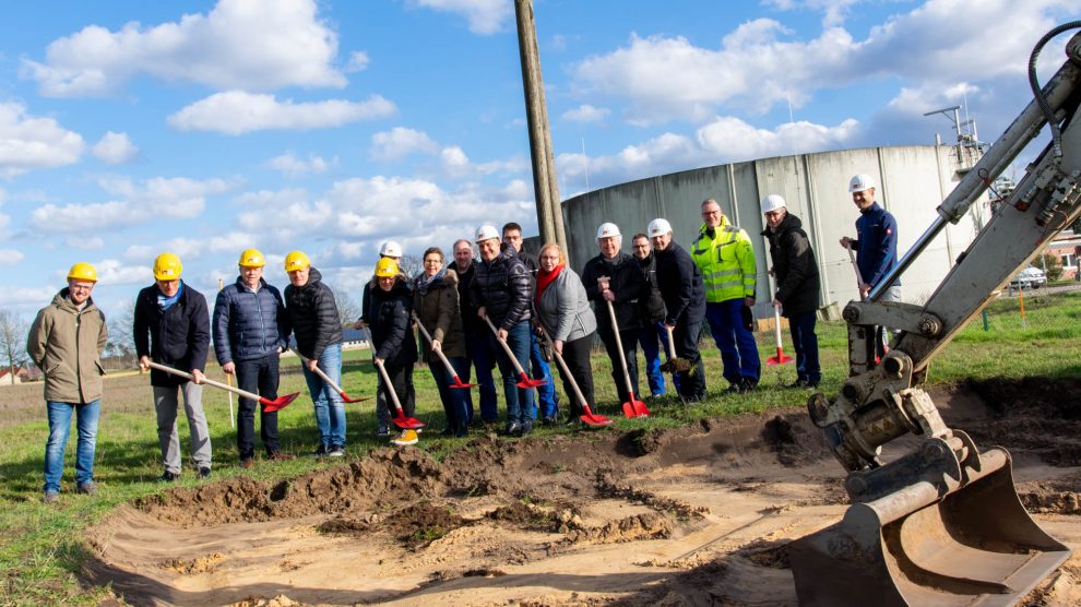 Erster Spatenstich zum Bau des neuen Betriebsgebäudes an der Kläranlage Barlager Esch. Foto: André Thöle / Gemeinde Wallenhorst