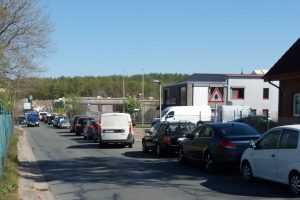 Eine lange Warteschlange bildet sich häufiger vor dem Recyclinghof in Wallenhorst. Foto: K. Schwegmann / Gemeinde Wallenhorst