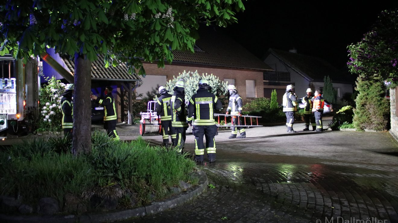 Die Feuerwehr ist bei einem Wohnhausbrand in Wallenhorst im Einsatz. Foto: M. Dallmöller