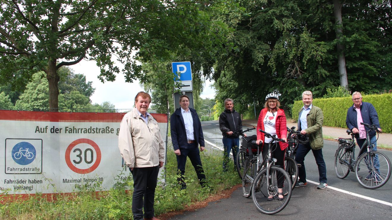 v.l. Alfons Schwegmann, Tobias Brüwer, Hans Stegemann, Sabine Steinkamp, Markus Steinkamp und Norbert Hörnschemeyer. Foto: SPD/FDP-Gruppe Wallenhorst