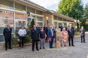 Rat und Verwaltung verabschieden Ulrich Beimesche (3. von links) und Georg Vennemann (2. von rechts) nach langjähriger Tätigkeit als Gemeindebrandmeister. Foto: Nicole Erben / Gemeinde Wallenhorst