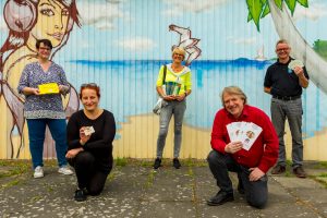 Bieten Kindern und Jugendlichen eine zusätzliche Möglichkeit, die Ferien zu gestalten (von links): Eva-Maria Meins-Niemann, Sarah List, Ines Brünger, Jürgen Abeln und Hans-Jürgen Klumpe. Foto: André Thöle / Gemeinde Wallenhorst