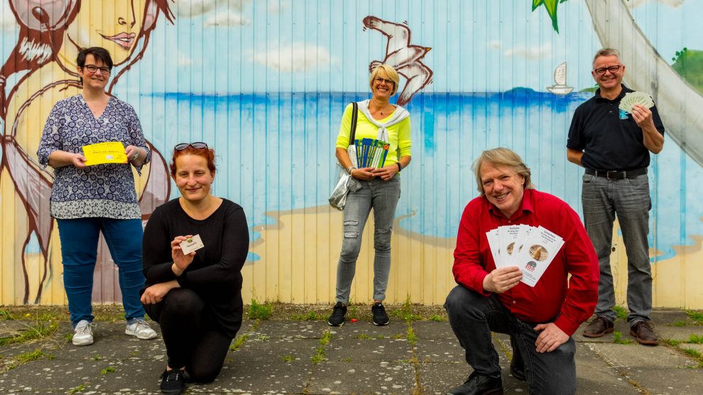 Bieten Kindern und Jugendlichen eine zusätzliche Möglichkeit, die Ferien zu gestalten (von links): Eva-Maria Meins-Niemann, Sarah List, Ines Brünger, Jürgen Abeln und Hans-Jürgen Klumpe. Foto: André Thöle / Gemeinde Wallenhorst