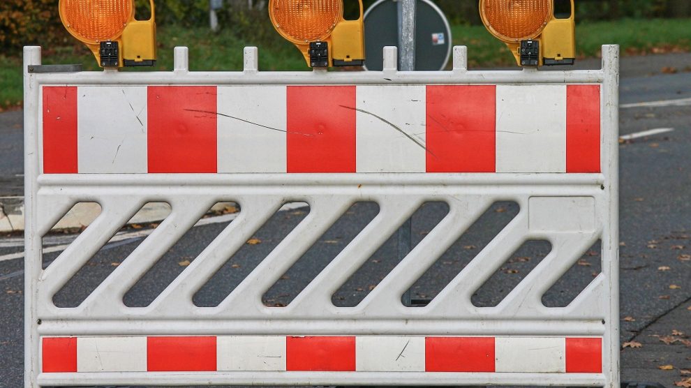 Straßensperrung und Baustelle. Symbolfoto: Manfred Richter / Pixabay