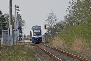 Die Nord-West-Bahn fährt im ländlichen Bereich. Symbolfoto: Erich Westendarp / Pixabay