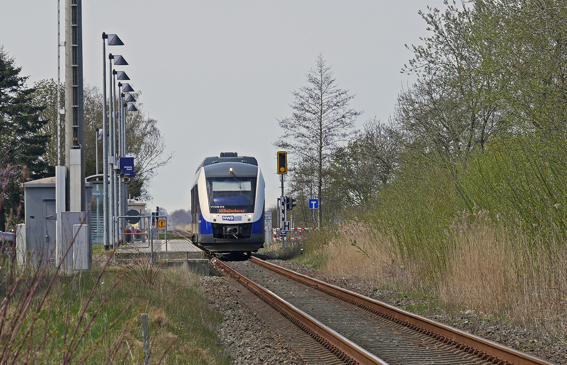 Die Nord-West-Bahn fährt im ländlichen Bereich. Symbolfoto: Erich Westendarp / Pixabay