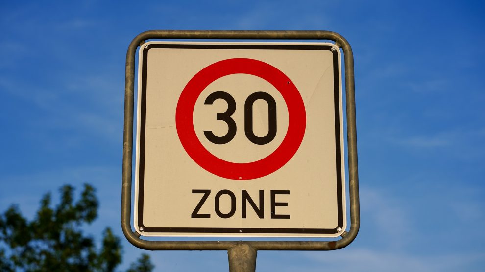 Tempo 30 Zone vor allen Schulen? Symbolfoto: EM80 / Pixabay