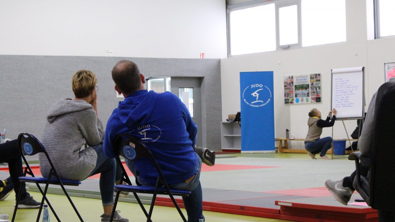 Erster offizieller Workshop in der neuen Trainingshalle von Blau-Weiss Hollage. Foto: Blau-Weiss Hollage