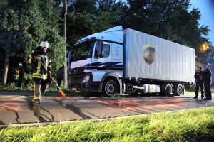 Die Freiwillige Feuerwehr Wallenhorst im Einsatz auf der Straße An der Sandgrube. Foto: Marc Dallmöller