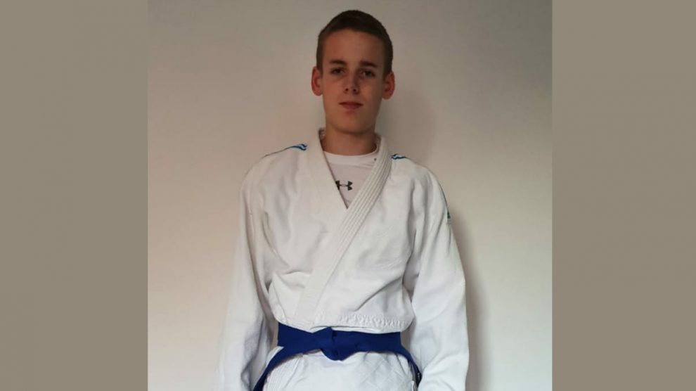 Judoka Joel Sauerwald hat seine Prüfung zum blauen Gürtel bestanden. Foto: Blau-Weiss Hollage/privat