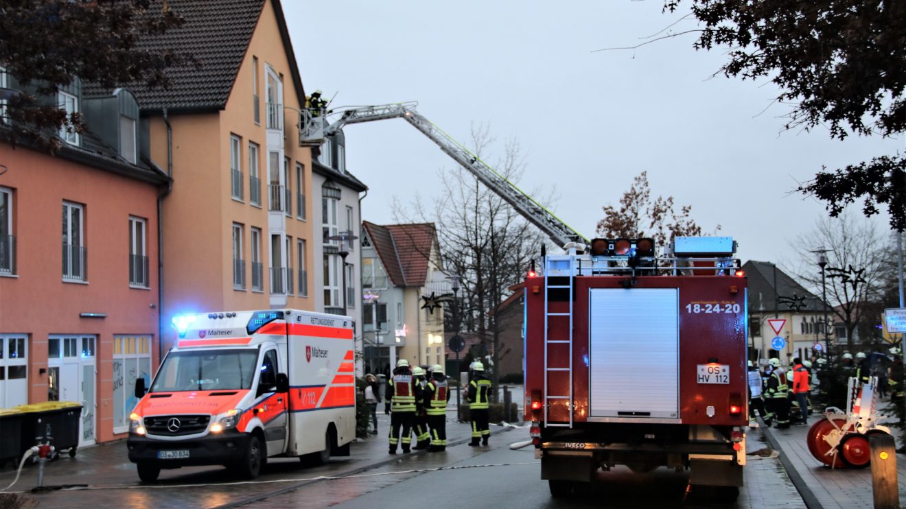 Heute Nachmittag mussten Feuerwehr, Rettungsdienst und Polizei zu einem Einsatz in die Große Straße ausrücken. Foto: Marc Dallmöller