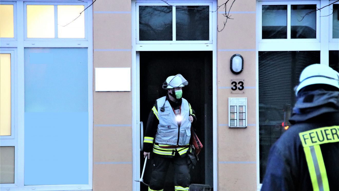 Heute Nachmittag mussten Feuerwehr, Rettungsdienst und Polizei zu einem Einsatz in die Große Straße ausrücken. Foto: Marc Dallmöller