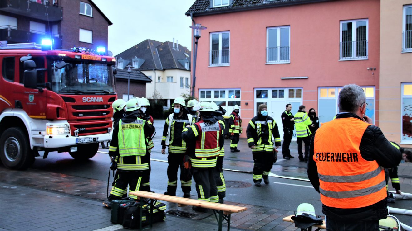 Heute Nachmittag mussten Feuerwehr, Rettungsdienst und Polizei zu einem Einsatz in die Große Straße ausrücken. Foto: Marc Dallmöller