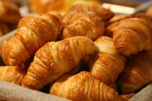 Wo gibt es rund um Weihnachten frische Brötchen und Croissants in Wallenhorst? Symbolfoto: Pexels auf Pixabay