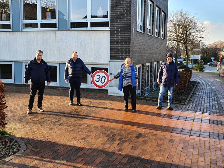 Die CDU hatte sich im Vorfeld für „Tempo 30“ an der Hollager Erich-Kästner-Schule auf Elterninitiative hin eingesetzt. Das Tempolimit soll nun umgesetzt werden. Foto: CDU Wallenhorst