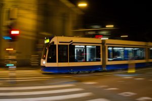 Eine Stadtbahn. Symbolfoto: Rudy and Peter Skitterians / Pixabay