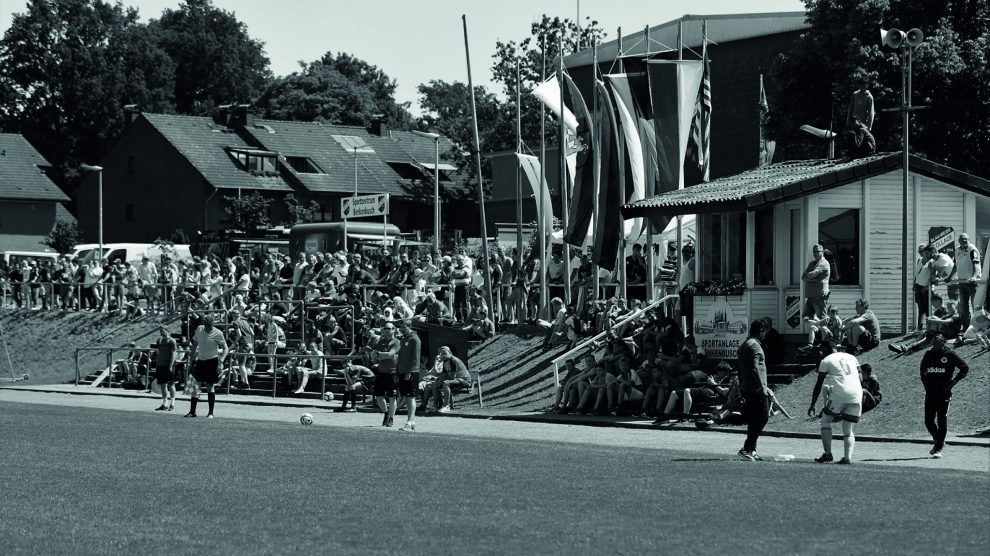 Von 1985 bis 2019 hatte das Internationale C-Junioren-Fußballturnier seinen festen Platz im Veranstaltungskalender der Region. 35 Mal in Folge wurde der Hollager Benkenbusch dabei am Pfingstwochenende zur Bühne von hochklassigem Jugendfußball. Archivfoto: Blau-Weiss Hollage