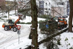 Der Baubetriebshof ist mit allen verfügbaren Fahrzeugen im Winterdienst-Einsatz. Foto: André Thöle / Gemeinde Wallenhorst