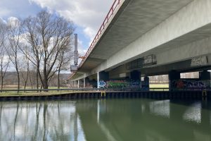 Die 262 Meter lange Brücke auf der A 1 über den Stichkanal und die Hase wird aufwändig saniert und damit zukunftsfähig gemacht. Foto: Autobahn Westfalen