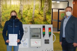 Die GenerationenWerkstatt im Unternehmen EAB Elektrotechnik GmbH in Wallenhorst mit Schülern der Gesamtschule Bramsche. Foto: Babette Rüscher-Ufermann / GenerationenWerkstatt