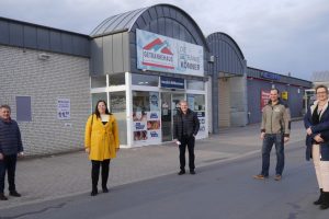 Hier wird sich etwas verändern: Die SPD-Ratsmitglieder Hans Stegemann, Claudia Burs, Martin Lange, Stefan Grothaus und Sabine Steinkamp im Kreuzungsbereich St. Bernhardsweg/Parkallee in Rulle. Foto: Hendrik Remme